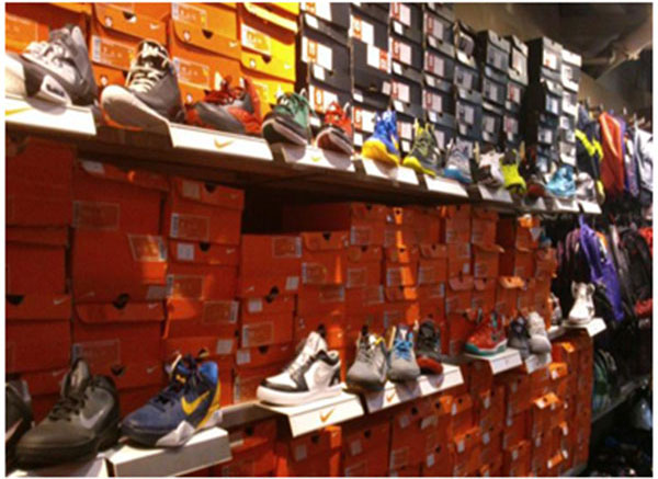 adidas深圳門店進(jìn)行環(huán)境檢測(cè)